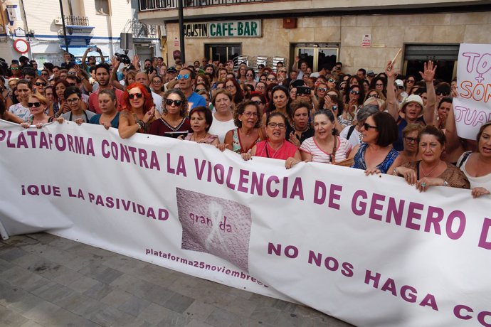 Concentración contra la violencia de género en Maracena (Granada) 