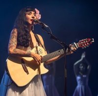 La cantante chilena Mon Laferte sorprenderá con su nuevo tema 'La trenza'