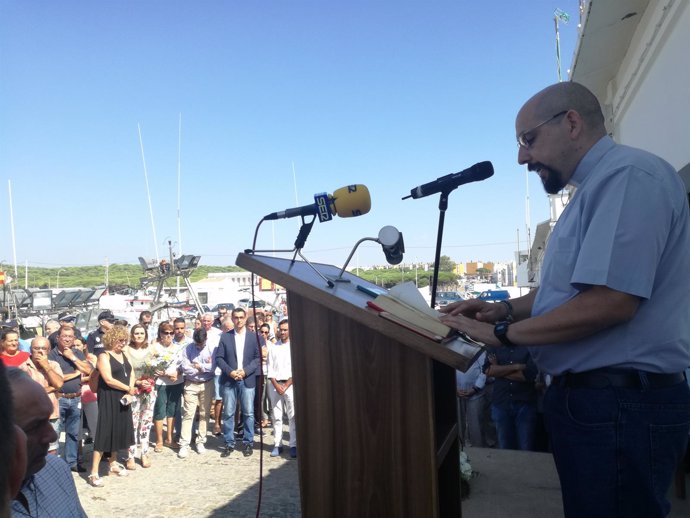 Barbate rinde homenaje a las víctimas del Nuevo Pepita Aurora