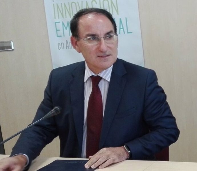 El presidente de la CEA, Javier González de Lara
