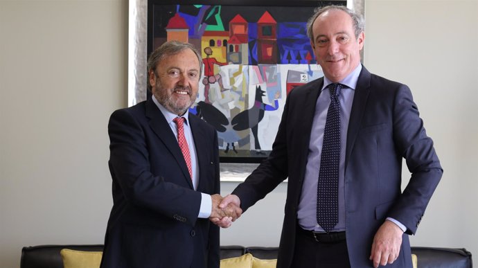 Josep Mateu, Presidente del RACC, y Vicente Cancio, CEO de Zurich en España.