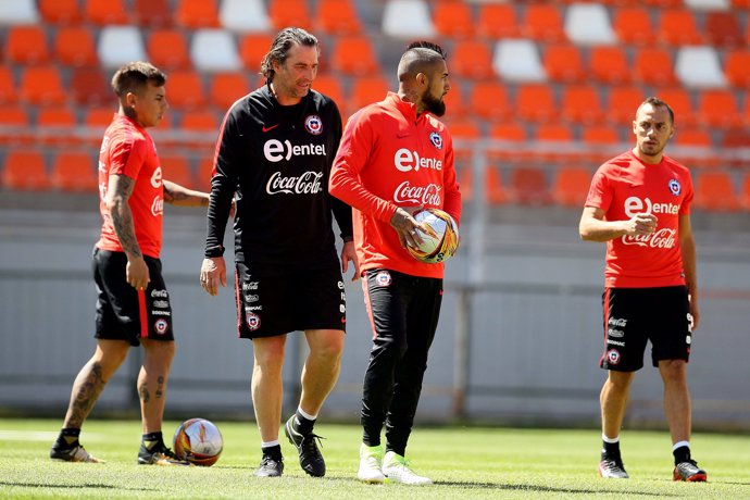 Football Soccer - Chile's national soccer team training session - World Cup 2018