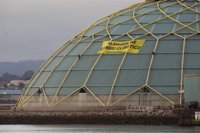 En libertad con cargos los cuatro activistas de Greenpeace detenidos tras su protesta en el puerto de A Coruña