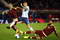 Argentina se atraganta con la 'vinotinto' y sigue en quinta posición