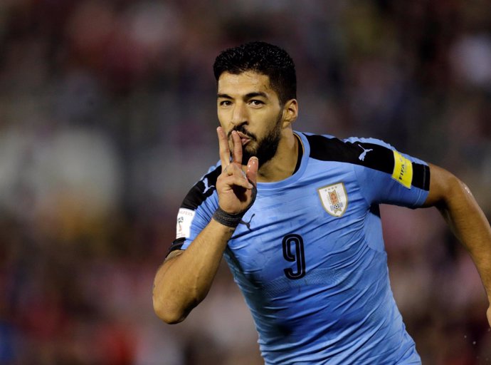 Luis Suárez celebra un gol con Uruguay