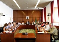 Junta informará en el próximo Pleno del Parlamento sobre el accidente mortal en un ascensor del Valme