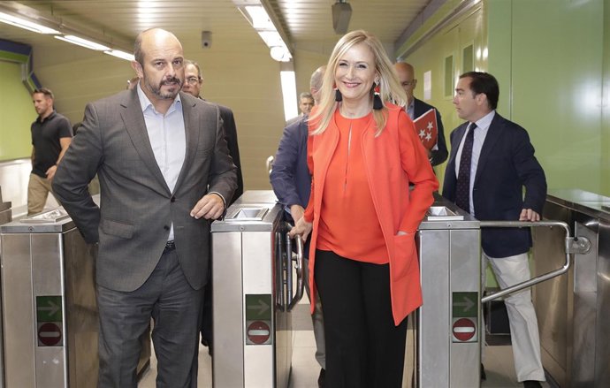Cifuentes Visita Las Primeras Estaciones Recién Remodeladas Del Plan De Moderniz