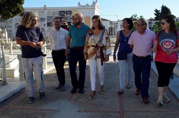 Visita a los trabajos en la fosa del cementerio de San Fernando