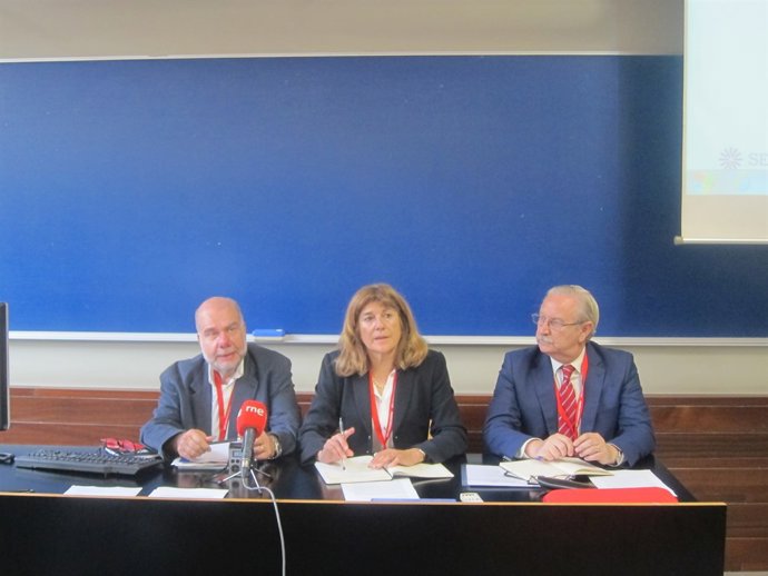A. Segura, B. González (Sespas) i S. Romero (OMC) 