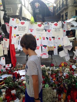 Un homenaje del atentado de La Rambla, ante la Boqueria, Barcelona