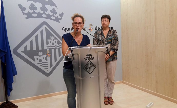 Eva Frade y Susanna Moll tras la junta de gobierno de Cort