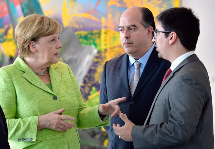 Angela Merkel recibe a una delegación de la oposición venezolana