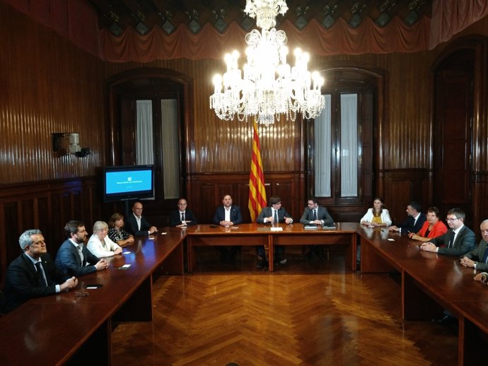 El Govern de la Generalitat en ple signa la convocatòria de el 1-O