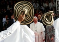 El papa a su llegada a Colombia: "Sigan adelante. No se dejen robar la alegría ni la esperanza"