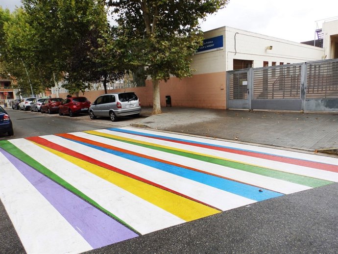 Passos de vianants de Cornellà incorporen colors vius