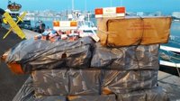 Dos detenidos e intervenidas 6.950 cajetillas de tabaco de contrabando en una embarcación en La Línea (Cádiz)