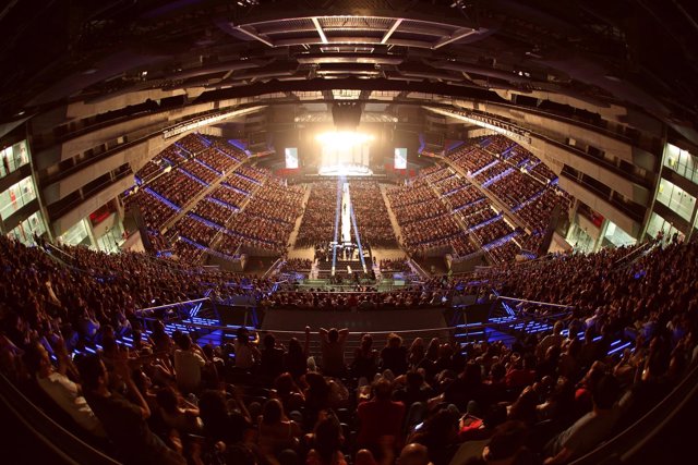 PÚBLICO EN CONCIERTO EN EL WIZINK CENTER