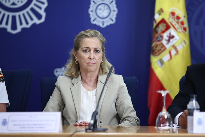 Concepción Dancausa acude a la presentación del libro Policía Nacional