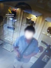Detenido un hombre tras fingir una relación con una mujer para robarle todas sus joyas en Sevilla