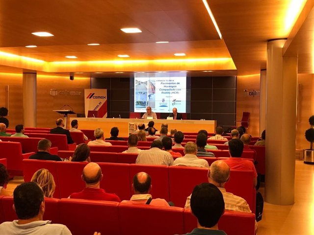 El salón de actos de Cajamar ha sido el lugar de celebración de las jornadas.