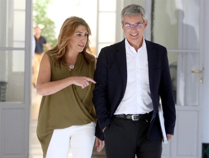 Susana Díaz y el portavoz del Gobierno andaluz, Juan Carlos Blanco, este jueves