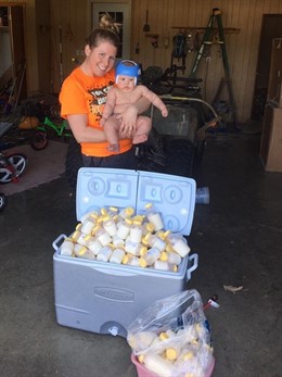 Madre dona 28 litros de leche materna a familias afectadas por huracán Harvey