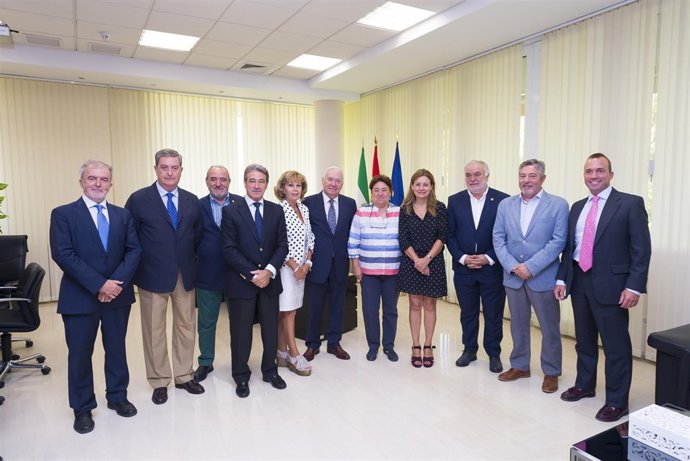 Reunión del Consejo Andaluz de Enfermería con la consejera de Salud