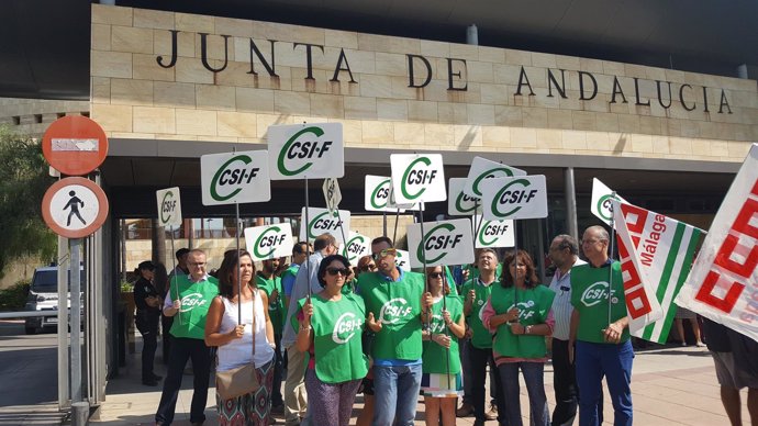 Concentraciones de sindicatos en Torretriana a favor de las 35 horas