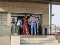 Compañeros de partido, empresarios y personalidades religiosas y educativas acompañan a la familia de Tomás Villanueva