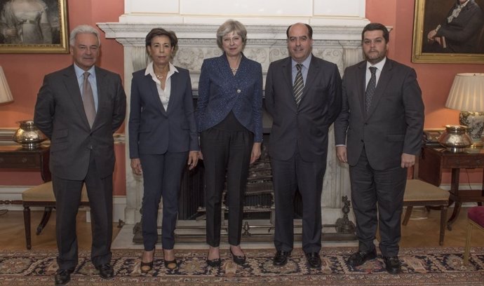 Theresa May recibe a una delegación de la oposición venezolana