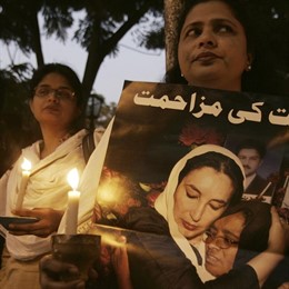 akistán recuerda a Benazir Bhutto un año después de su muerte