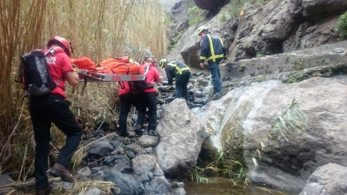 Rescate de bomberos en Masca