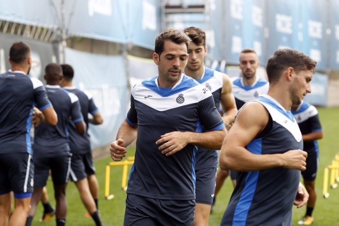 Víctor Sánchez en un entrenamiento del Espanyol