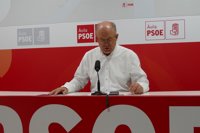 El portavoz socialista en la Diputación de Ávila ofrece "integrar" y "unir" al PSOE abulense