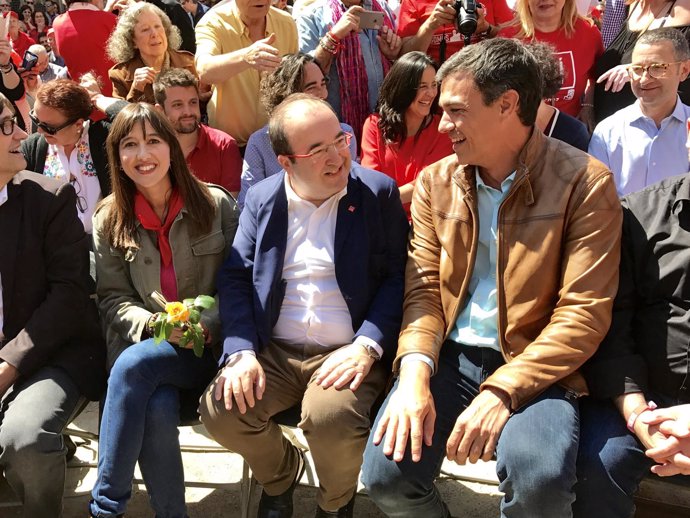 Núria Parlon, Miquel Iceta y Pedro Sánchez en Barcelona