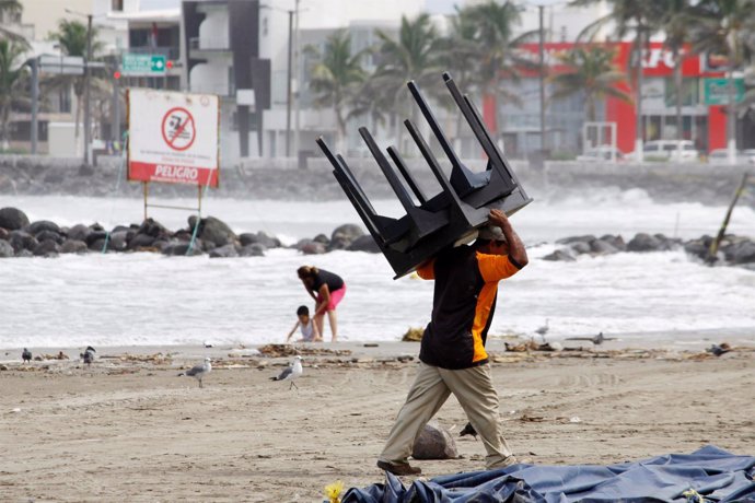 Preparativos por la llegada de 'Katia' en Veracruz