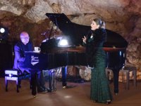 La voz lírica de Ainhoa Arteta 'invade' El Soplao