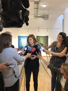 Elisenda Alamany (CatComú) atiende a los medios