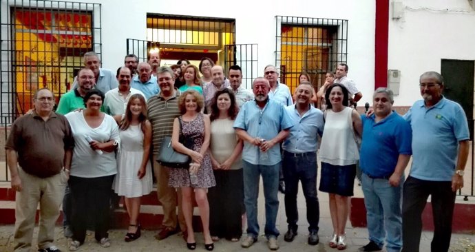 Encuentro de Verónica Pérez con militantes en Carmona 