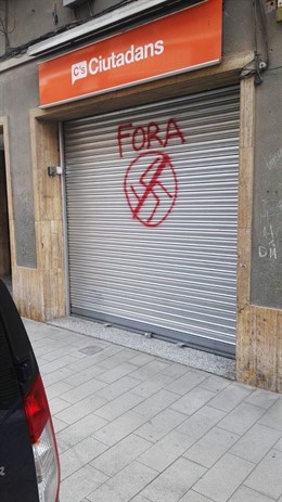 Pintada a la seu de Cs a Montcada i Reixac