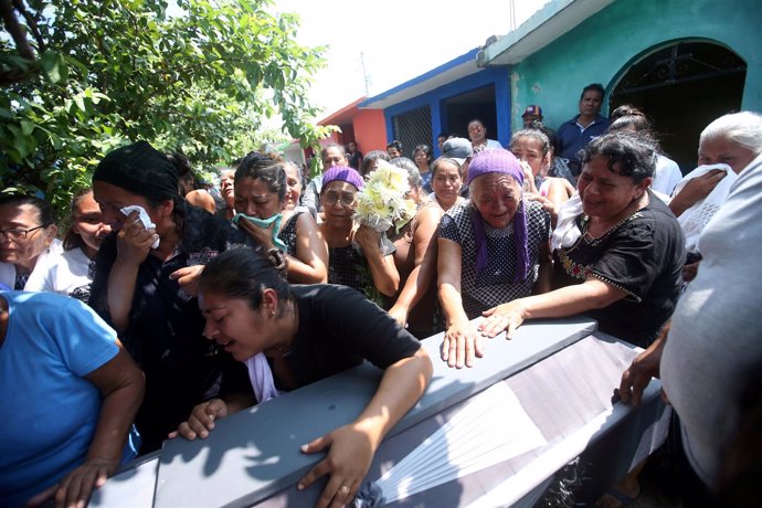 Funeral de una de las víctimas del terremoto en México