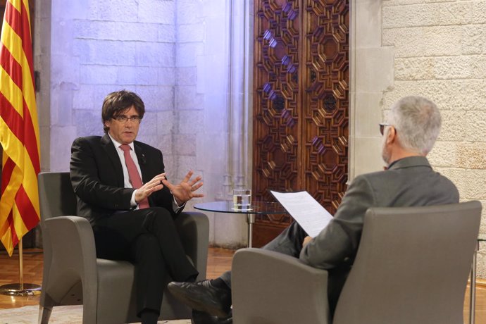 Puigdemont entrevistado por Xevi Xirgo en la Generalitat