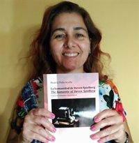 Beatriz Peña rinde homenaje a Spielberg con un libro en el que disecciona los secretos de su filmografía