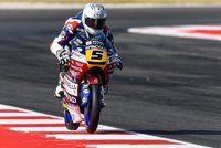 Fenati vence bajo la lluvia y Mir reafirma su liderato en Moto3