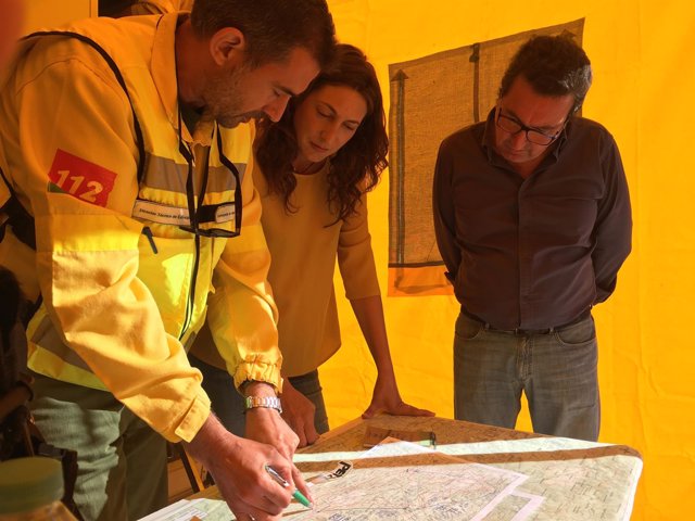 Loles López visita la zona del incendio de La Granada de Riotinto