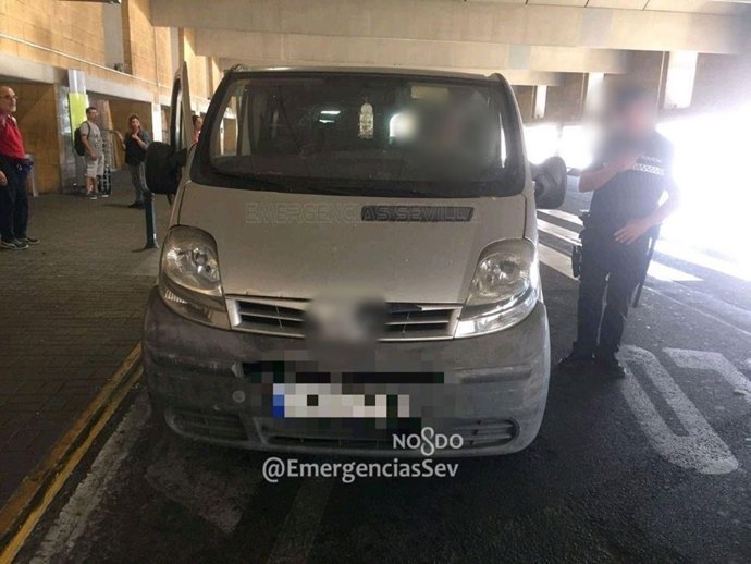 Furgoneta dedicada al transporte ilegal de pasajeros