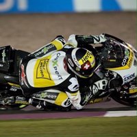 Aegerter domina en Moto2 y Luthi saca petróleo tras la caída de Morbidelli