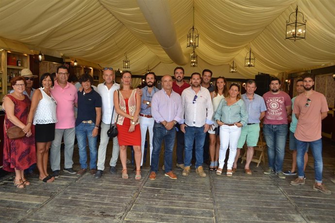 Recogen dinero para víctimas del incendio mortal en un hotel de Tarifa