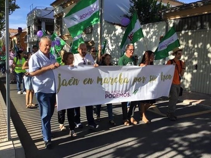 El diputado de Unidos Podemos Diego Cañamero lidera manifestación ferroviaria