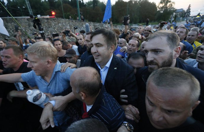 El expresidente georgiano Mikheil Saakashvili y sus partidarios